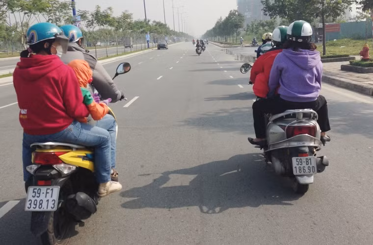 Trên các tuyến đường đại lộ, quốc lộ ngoài trung tâm thành phố, nhiệt độ xuống rất thấp