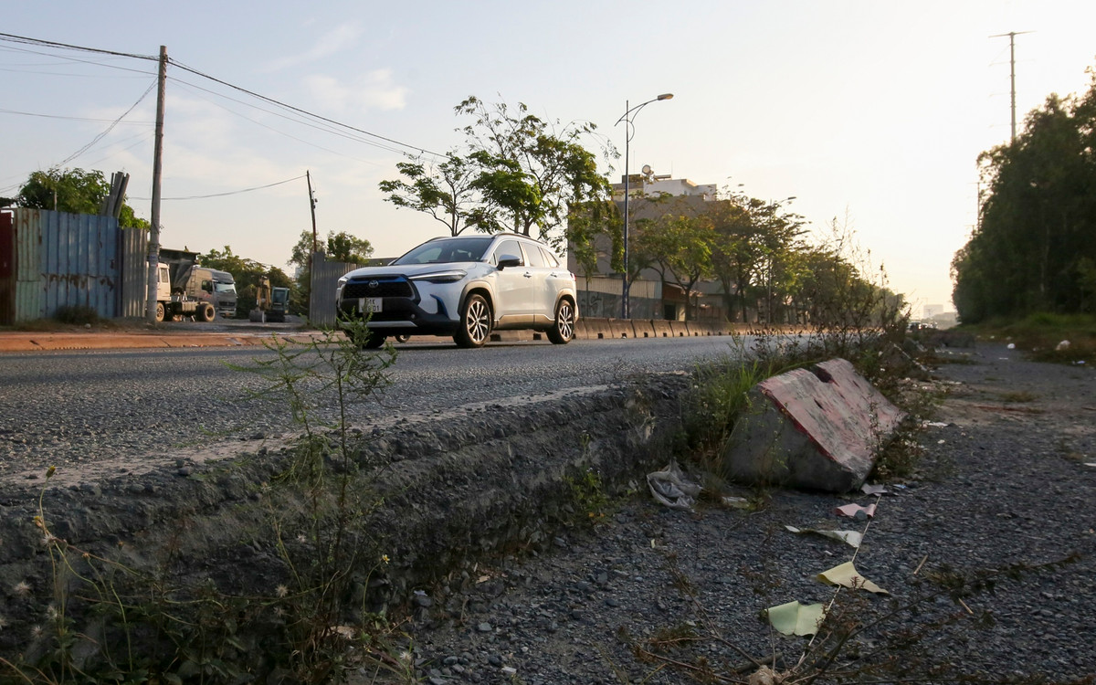 Dự án này do Ban Quản lý dự án đầu tư xây dựng các công trình giao thông làm chủ đầu tư (Ban giao thông). Theo ghi nhận của Zing, hiện phương tiện máy móc trên tuyến đường Đồng Văn Cống đã rút đi hết.