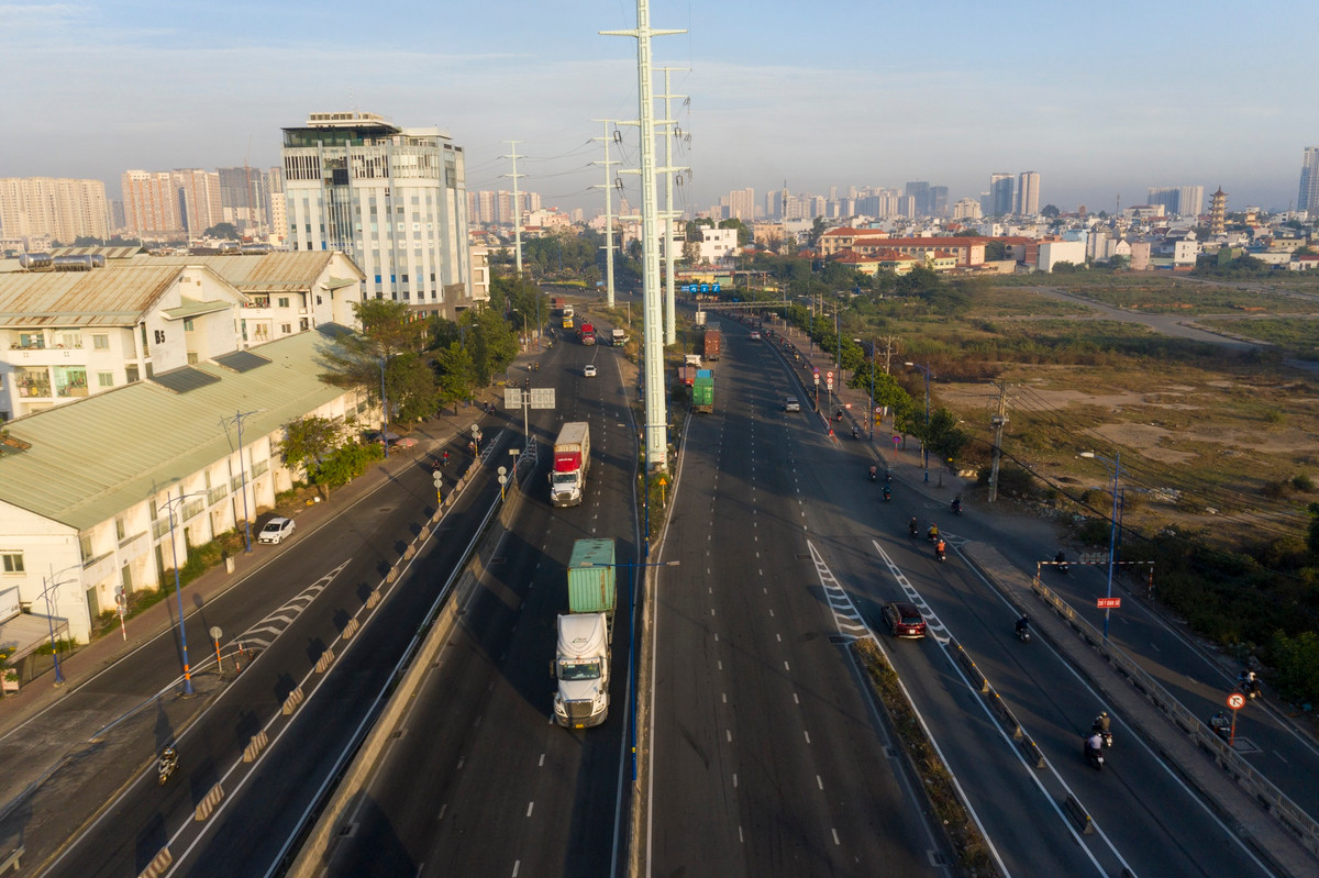 Đường Đồng Văn Cống sau khi mở rộng sẽ có quy mô 10 làn đường.