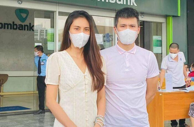 Tai sao van bi tru tien khi chuyen cho tai khoan da tam khoa bao co?