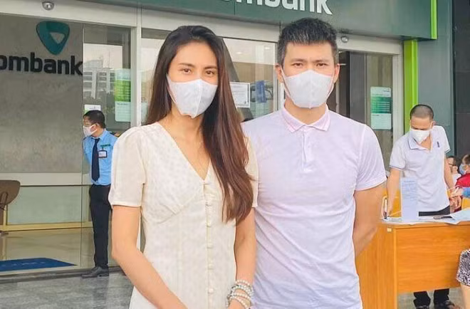 Tai sao van bi tru tien khi chuyen cho tai khoan da tam khoa bao co?