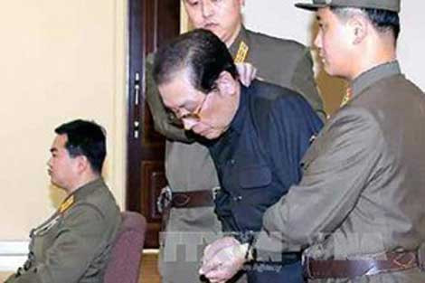 Ông Jang Song-thaek tại phiên tòa ở Bình Nhưỡng.