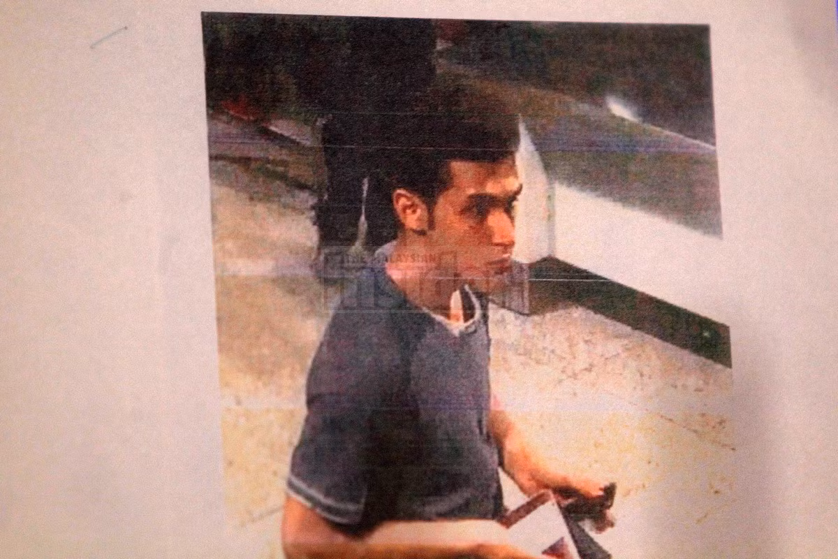 Công dân Iran sử dụng hộ chiếu ăn cắp Pouria Nour Mohammad Mehrdad, 19 tuổi.