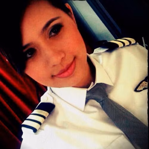 Cơ phó của chuyến bay MH370 đang mất tích Fariq Ab Hamid (27 tuổi) đã lên kế hoạch cưới một nữ phi công của hãng AirAsia. Vợ chưa cưới của anh tên là Nadira Ramli.