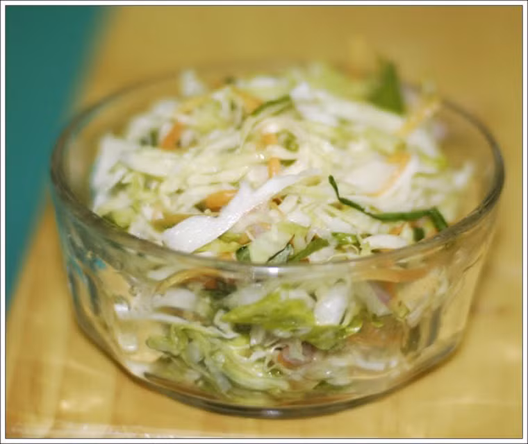 Ăn dưa bắp cải. Nghiên cứu bởi các nhà khoa học Phần Lan nhận thấy, quá trình lên men dưa bắp cải tạo nên hợp chất chống oxy hóa isothiocyanates, indoles va sulforaphane có lợi cho nỗ lực ngừa ung thư.