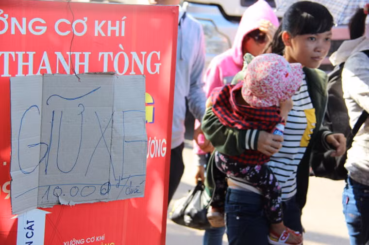 Thậm chí tình trạng này còn xuất hiện tại khu vực trung tâm của TP Thủ Dầu Một (cách Đại Nam khoảng 7 km) do lượng xe máy từ TP.HCM, Đồng Nai và các tỉnh đi qua đây để tới Đại Nam quá đông.