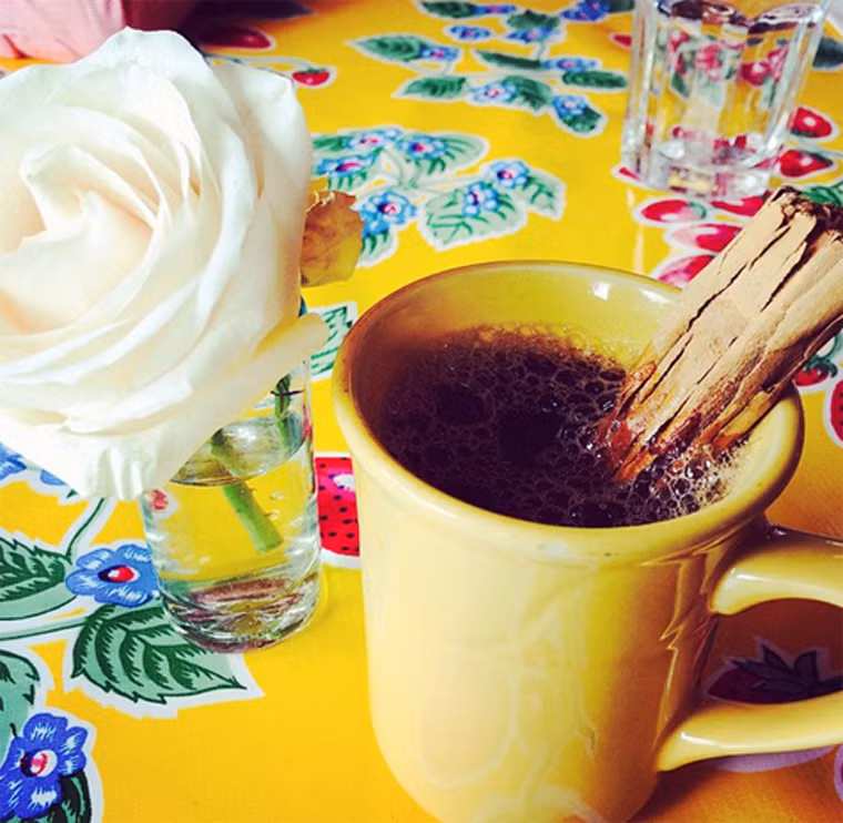 Cafe del Olla, Mexico. Là niềm tự hào của Mexico, Cafe del Olla mang lại niềm thích thú cho nhiều người nhờ được chuẩn bị trong nồi đất, ủ với quế và piloncillo.