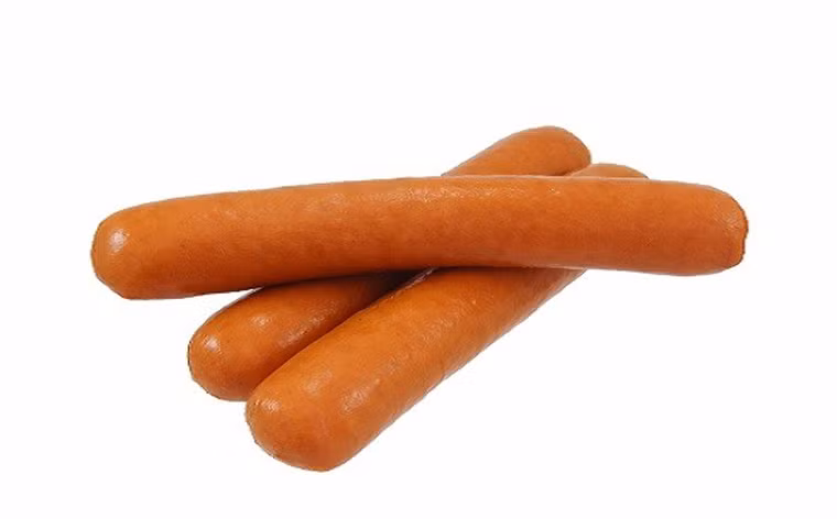 Xúc xích. Xúc xích được bày bán phổ biến trên khắp thế giới. Bản thân những chiếc xúc xích tròn căng không chứa độc tố. Tuy nhiên nếu cắn một miếng lớn rồi nuốt vội, người ăn có thể bị nghẹt thở, nhất là đối tượng trẻ nhỏ.