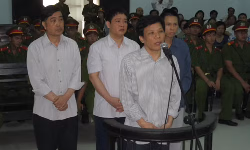 Bị cáo Sơn, Quang, Hùng, Giáp tại tòa.