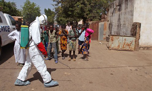 Người dân cảm thấy bất an khi chính phủ phản ứng quá chậm chạp trước dịch Ebola.