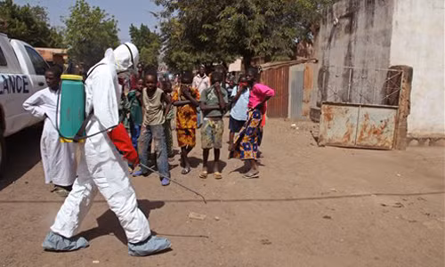 Người dân cảm thấy bất an khi chính phủ phản ứng quá chậm chạp trước dịch Ebola.