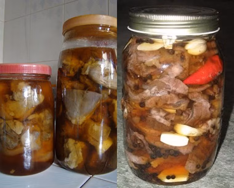 Tiến hành bóc vỏ tỏi, rửa sạch ớt cho vào hũ rồi đậy kín. Để như vậy chừng 4 – 5 ngày là có thể dùng được. Ảnh: Vietinfo.eu.