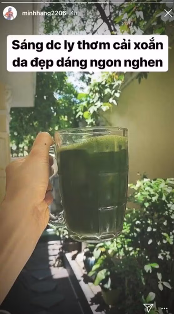 Nhờ chứa nhiều vitamin, khoáng chất và dưỡng chất thực vật, loại rau xanh này cung cấp rất nhiều lợi ích cho sức khỏe. Cải kale vốn chỉ mới du nhập vào nước ta, nên có lẽ nhiều người trong chúng ta khá lóng ngóng chưa biết cải xoăn kale làm món gì ngon. Vậy thì dưới đây là một số gợi ý món ăn kết hợp cải xoăn: