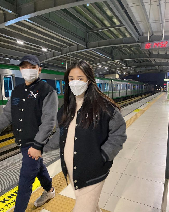 Ngắm nghía style của Salim, chị em sẽ biết mặc đẹp khi bầu bí - Hình 2 Ngam nghia style cua Salim, chi em se biet mac dep khi bau bi-Hinh-2