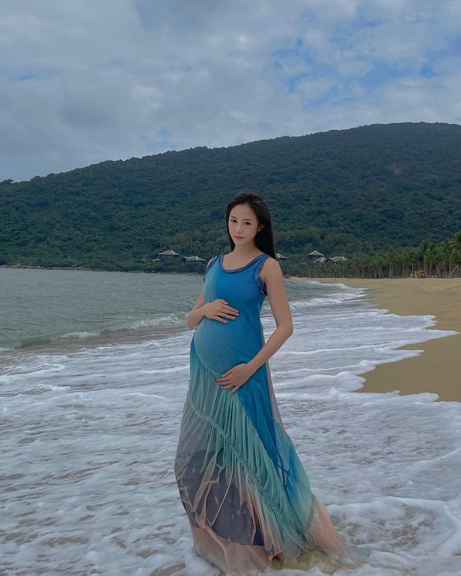 Ngắm nghía style của Salim, chị em sẽ biết mặc đẹp khi bầu bí - Hình 6 Ngam nghia style cua Salim, chi em se biet mac dep khi bau bi-Hinh-6