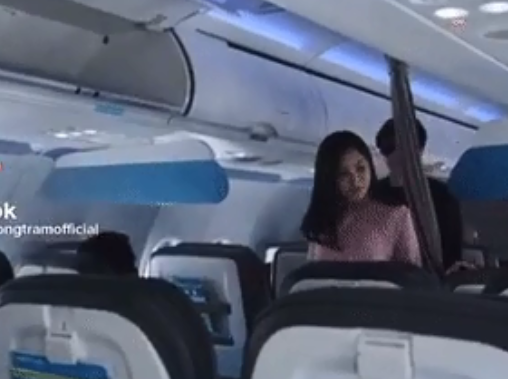 Rầm rộ tin Hương Tràm đã về Việt Nam sau 3 năm du học Mỹ Ram ro tin Huong Tram da ve Viet Nam sau 3 nam du hoc My