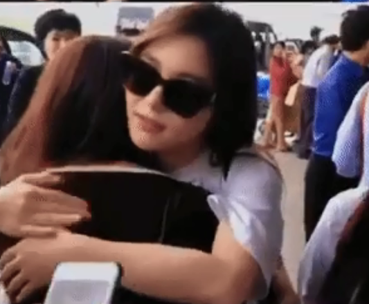 Rầm rộ tin Hương Tràm đã về Việt Nam sau 3 năm du học Mỹ - Hình 2 Ram ro tin Huong Tram da ve Viet Nam sau 3 nam du hoc My-Hinh-2