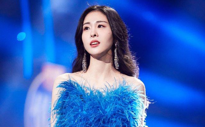 Hoa Than Vu co ban gai moi