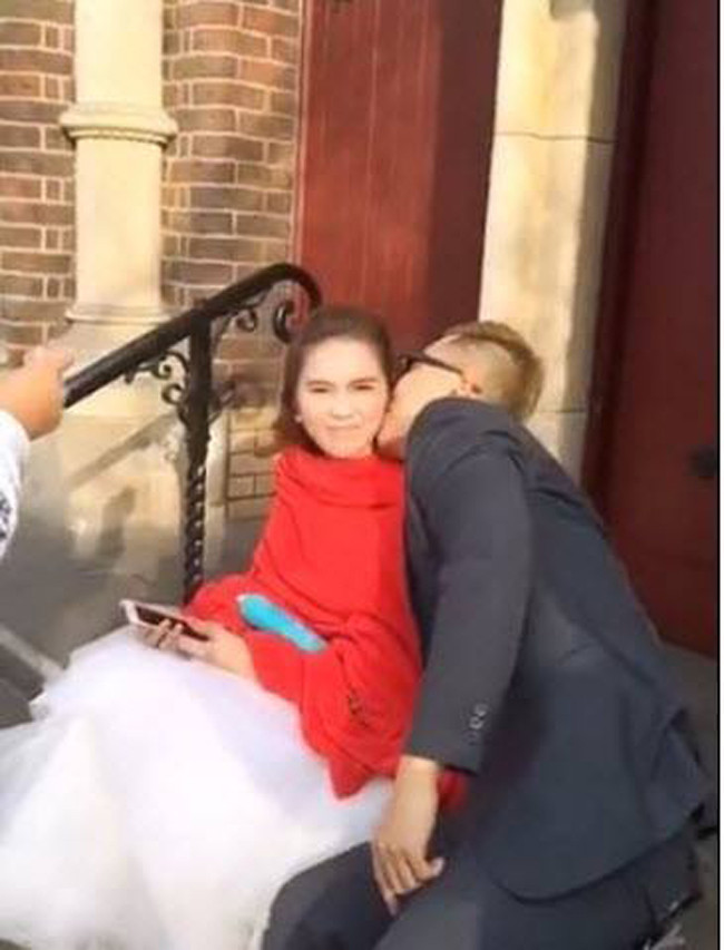 Không ít cư dân mạng đặt dấu hỏi về chuyện tình của cặp đôi này hay đó chỉ là một chiêu trò?