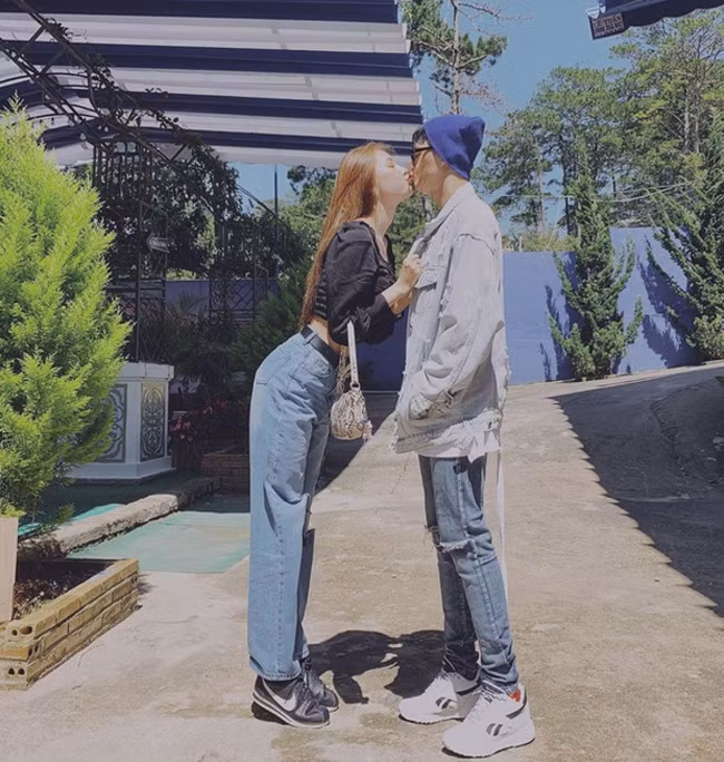 Linh Chi và Lâm Vinh Hải quấn quýt như hình với bóng.