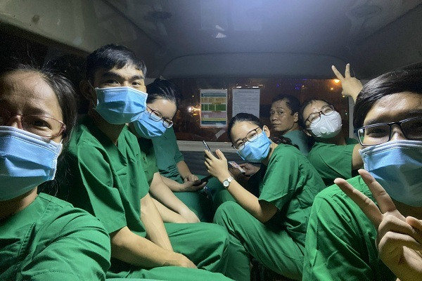 Bat khoc vi cau noi bat ngo cua con: 'Me da di 108 ngay'