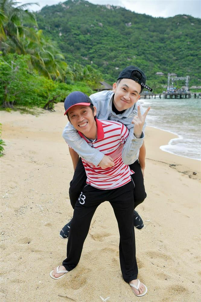 Duong Trieu Vu danh gia dien mao Hoai Linh giua thoi diem nong-Hinh-2