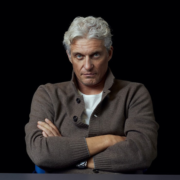 Trước khi lập ngân hàng, ông sở hữu công ty sản xuất thực phẩm đông lạnh Daria, Tinkoff Beer và nhà hàng Tinkoff.