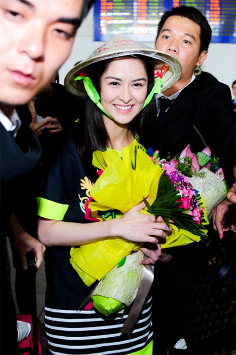 Ngoài nghề nghiệp chính là diễn viên, người mẫu, Marian Rivera cũng tích cực "tạt té" sang lĩnh vực âm nhạc. Cô cũng đã phát hành 2 album Marian Rivera Dance Hit và Retro Crazy vào năm 2008, ngay sau đó ca khúc Sabay Sabay tayo do Marian thể hiện đã đứng đầu Top 10 ca khúc mới hay nhất năm 2009 của Philippines. Marian Rivera cũng đã từng tới Việt Nam và tạo ra một cơn sốt trong giới truyền thông.