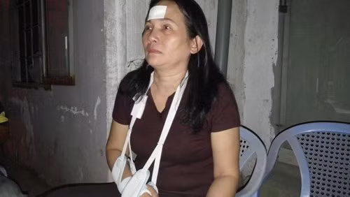 5. Ngày 3/11, công an P.2, Q.Tân Bình (TP HCM), xác nhận đã tiếp nhận trình báo của bà Nguyễn Cửu Thị Lành (ảnh- giám đốc Công ty TNHH MTV Cửu Nguyễn) về việc một nhóm người lạ mặt tổ chức cướp 32 xe taxi. Một số tài xế bị cướp trình bày, sáng 3/11, họ lần lượt được các hành khách đón xe ở khu vực thuộc sân bay quốc tế Tân Sơn Nhất để yêu cầu chở về các tỉnh như Bình Dương, Đồng Nai, Bà Rịa - Vũng Tàu...