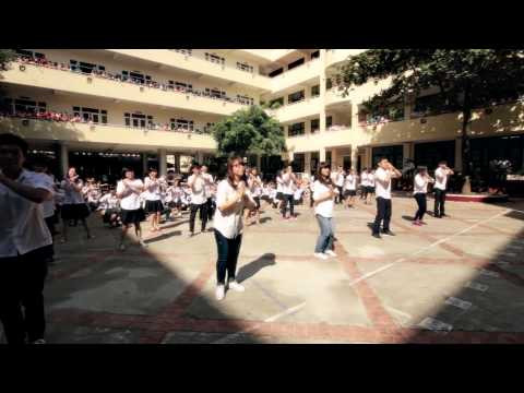 Clip flashmob "Áo trắng đến trường" tạo nhiều cảm xúc vui tươi.