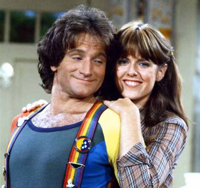 Williams tận hiến cho nhân vật Mork của mình và ông sẵn sàng làm mọi thứ để mang lại tiêng cười cho khán giả. Thái độ lao động nghiêm túc đó đã khiến khán giả nhận ra Williams không chỉ là một diễn viên hài, ông là một diễn viên chân chính.