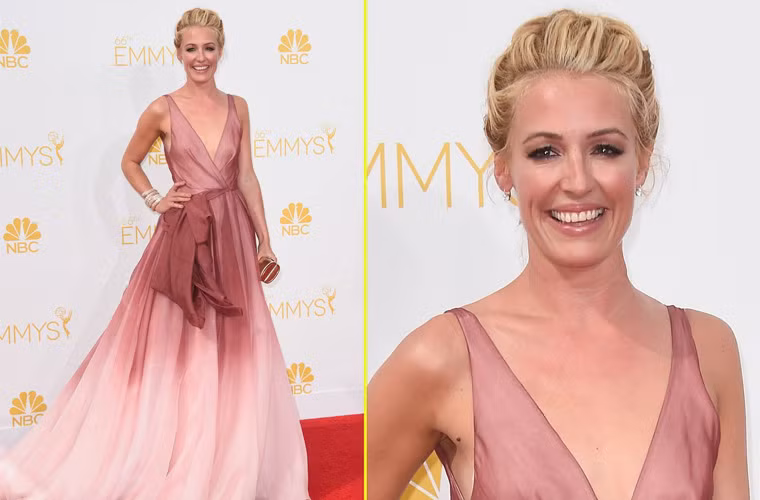 Dù mặc váy hàng hiệu Burberry, nhưng thiết kế mà Cat Deeley chọn lại bị chê tơi tả nhất là điểm nhấn ở phần eo.