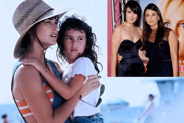 Rumer Willis, con gái lớn của hai ngôi sao Hollywood Bruce Willis và Demi Moore đã vài lần được cùng bố mẹ xuất hiện trên phim. Vào những năm 90, Rumer đã được đóng cùng mẹ hai bộ phim "Striptease" và "Now and Then" rồi đóng với bố hai phim "The Whole Nine Yards" và "Hostage".