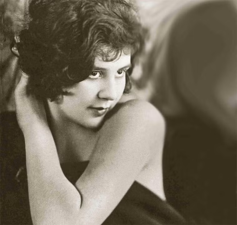 Cuộc hôn nhân kéo dài 3 năm từ 1924 đến 1927 và kết cục thật buồn với những tranh chấp tại tòa án. Lita buộc tội chồng là kẻ hám gái, lẳng lơ và không quan tâm tới hai con trai và luôn có thái độ thù địch với vợ. Sau vụ ly hôn, Lita được chồng chia cho 825.000 USD, một số tiền lớn nhất trong lịch sử ly hôn lúc đó.