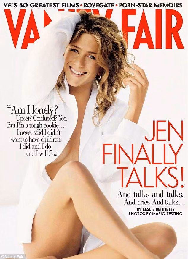 Tháng 3/2005, Jennifer đệ đơn ly hôn Brad với lý do không hòa hợp, trong khi báo chí liên tục đăng tin về chuyện tình của Brad và Angelina. Đến tháng 10/2005 thì vụ ly hôn được tòa xử xong.