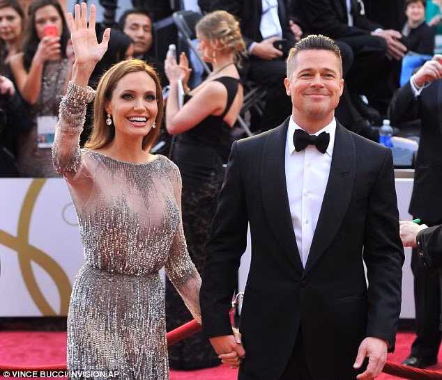 Tháng 2/2013, tình cảm của hai ngôi sao càng thêm khăng khít sau cuộc đại phẫu gọt ngực của Angelina Jolie sau khi cô phát hiện mình có gene BRCA-1, dễ bị ung thư vú và buồng trứng.