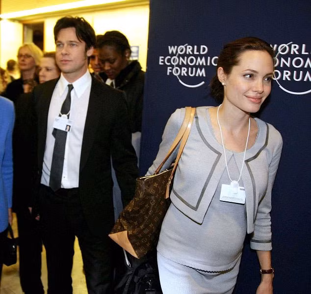Năm 2006, Brad và Angelina tới dự Diễn đàn Kinh tế Thế giới ở Thụy Sĩ khi cái bụng của Jolie đã lùm lùm. Tháng 5/2006, con gái đầu lòng của Pitt-Jolie, bé Shiloh Nouvel Jolie-Pitt chào đời ở Swakopmund, Namibia và họ đã bán độc quyền ảnh con gái cho tạp chí People để gây quỹ từ thiện.