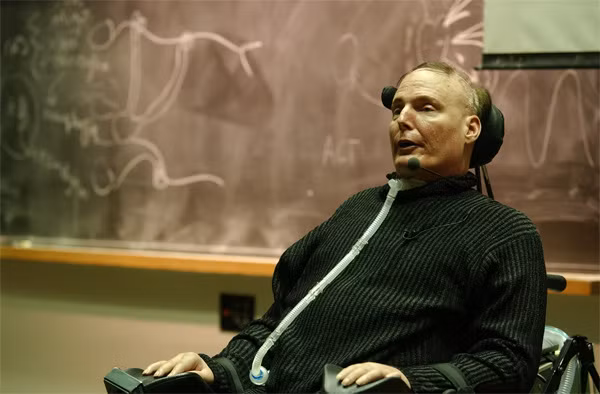 Reeve vẫn miệt mài lao động nghệ thuật khi bị liệt phải ngồi trên xe lăn.