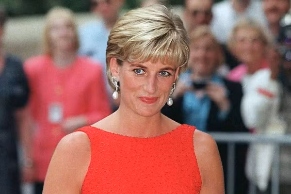 Tâm sự trên đài BBC năm 1995, cố công nương Diana nói: “Sau khi sinh tôi bị trầm cảm. Mỗi sáng khi thức dậy tôi cảm thấy không muốn bước ra khỏi giường, và tâm trạng thì luôn chìm sâu trong buồn khổ”.