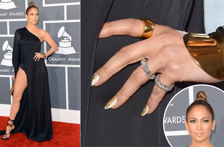 Jennifer Lopez chơi trội với bộ móng tay trị giá 250.000 USD (hơn 5,2 tỷ đồng) do Azature thực hiện. Giá tiền sơn sửa bộ móng tay của nữ hoàng Latin trị giá bằng cả chiếc xe hơi.