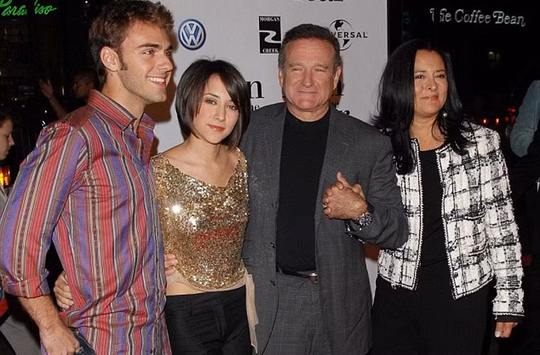 Ngày 30/4/1989, ông kết hôn với vú em của con trai, Marsha Garces. Họ có hai con chung Zelda, 25 tuổi và con trai Cody 22 tuổi, trước khi chia tay vào tháng 3/2008.