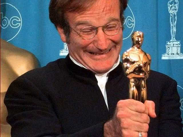 Robin Williams đã ba lần được đề cử giải Oscar Nam diễn viên xuất sắc và một lần nhận giải Nam diễn viên phụ xuất sắc Oscar năm 1997 cho vai diễn trong bộ phim "Good Will Hunting". Ngoài ra ông còn nhận hai giải Emmy, 4 giải Quả Cầu Vàng, 2 giải Screen Actors Guild Awards và 5 giải Grammy.