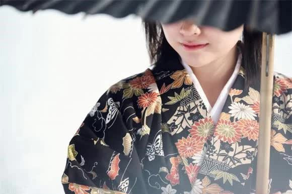 Phụ nữ Nhật Bản xưa mặc kimono nhưng không mặc đồ lót, vì sao? - Hình 2 Phu nu Nhat Ban xua mac kimono nhung khong mac do lot, vi sao?-Hinh-2
