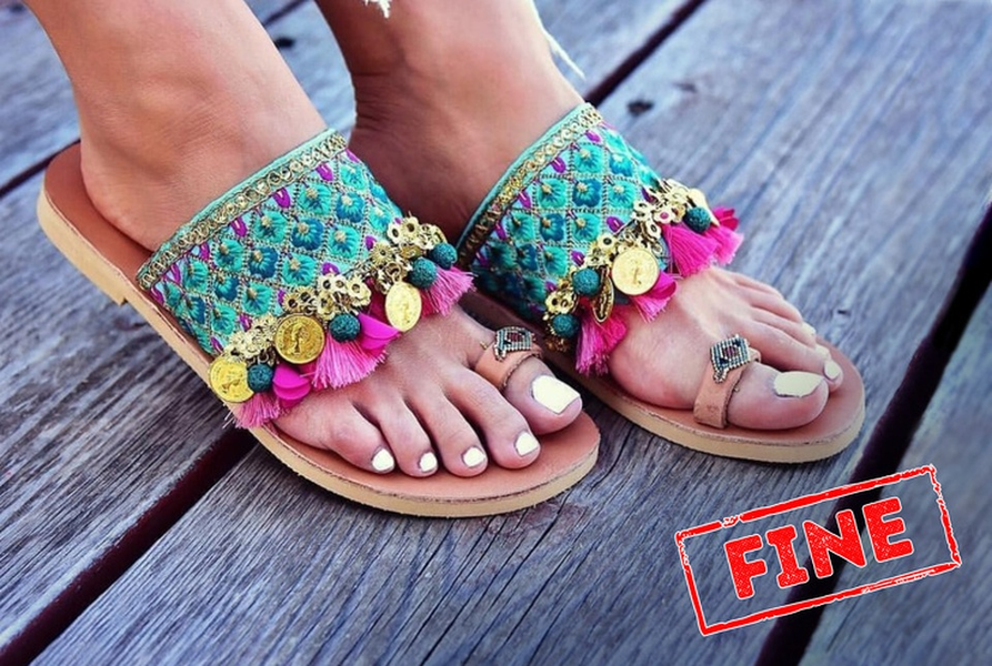 Tại một số vùng trên nước Ý, bạn sẽ bị phạt tiền nếu đi các loại dép lê. Ở Liguria, du khách không được đi dép lê trong công viên nếu không muốn bị phạt từ 50 - 2.500 đôla. Luật cấm này đưa ra vì rất nhiều nhân viên cứu hộ đã phải giải cứu cho các du khách gặp rắc rối do đế dép trơn trượt. Còn ở Capri, bạn bị cấm đi dép lê chỉ vì âm thanh do việc lê dép tạo ra.