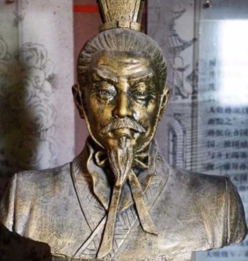 Ly Ta Xa khien Han Tin bai phuc ton lam thay, la ai?