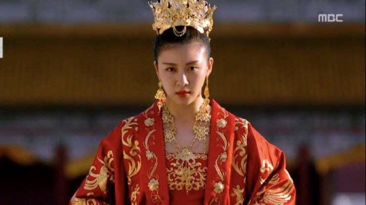 Cô gái nước ngoài lấn át cả hoàng đế Trung Hoa, là ai? - Hình 3 Co gai nuoc ngoai lan at ca hoang de Trung Hoa, la ai?-Hinh-3