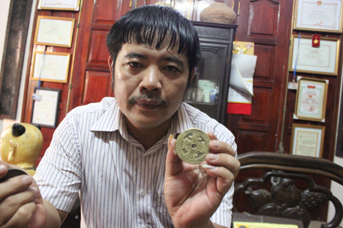 Một đồng tiền xu thời Nguyễn Nhạc.