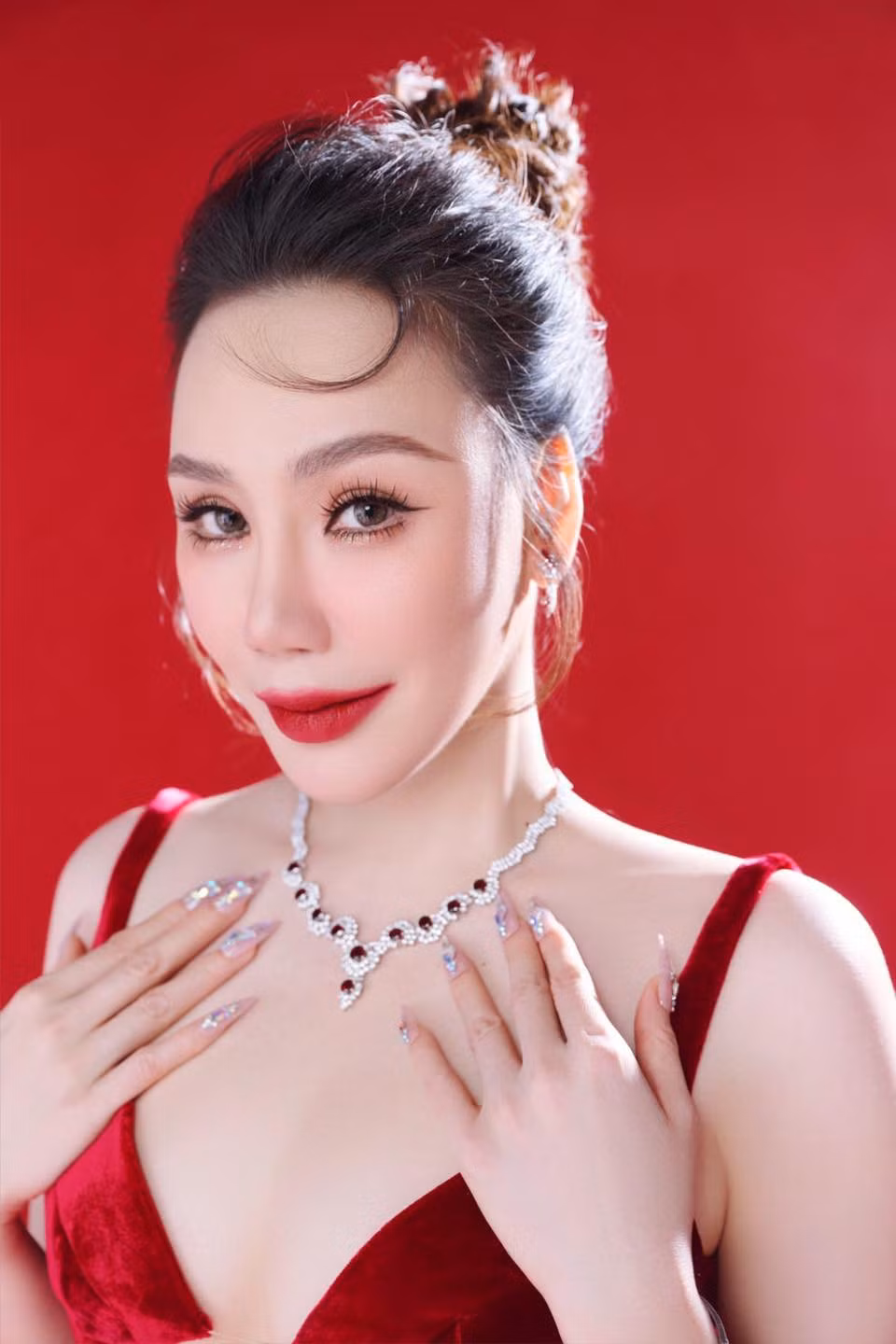 Dung tiec cho nhung nam vang bong cua Ho Quynh Huong-Hinh-2