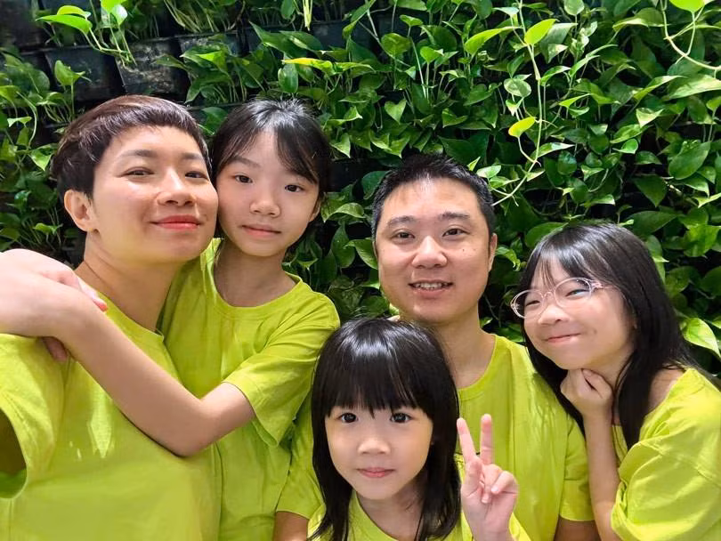 Hon nhan hanh phuc cua cap doi sinh cung ngay, cung ba do-Hinh-3