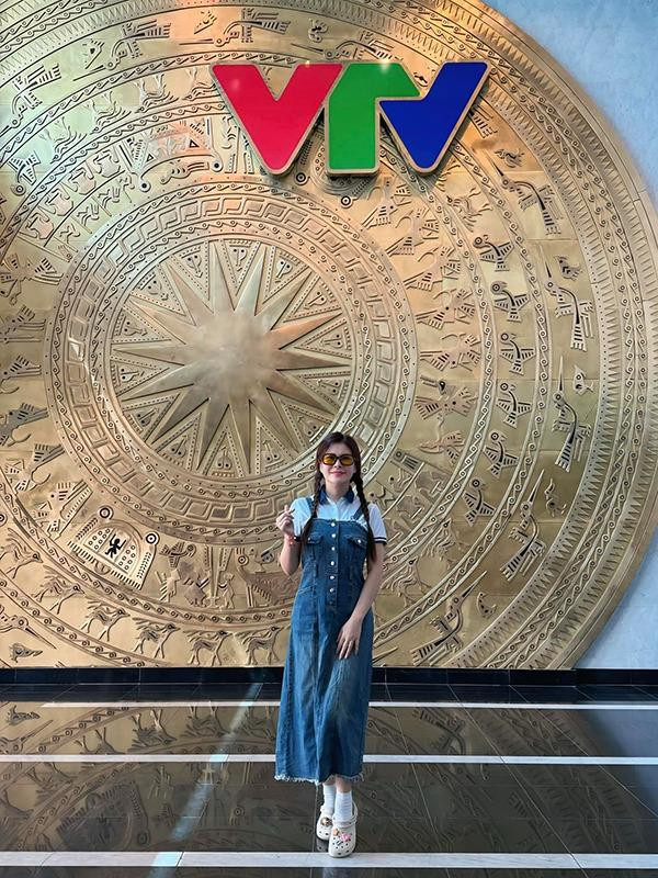 ên cạnh việc chăm sóc da, một trong những bí quyết giúp nữ diễn viên Kim Oanh duy trì làn da tươi trẻ chính là tập thể dục đều đặn. Cụ thể, theo những hình ảnh đăng tải trên mạng xã hội, Kim Oanh đã xây dựng thói quen tập thể dục mỗi sáng khoảng 30 phút.